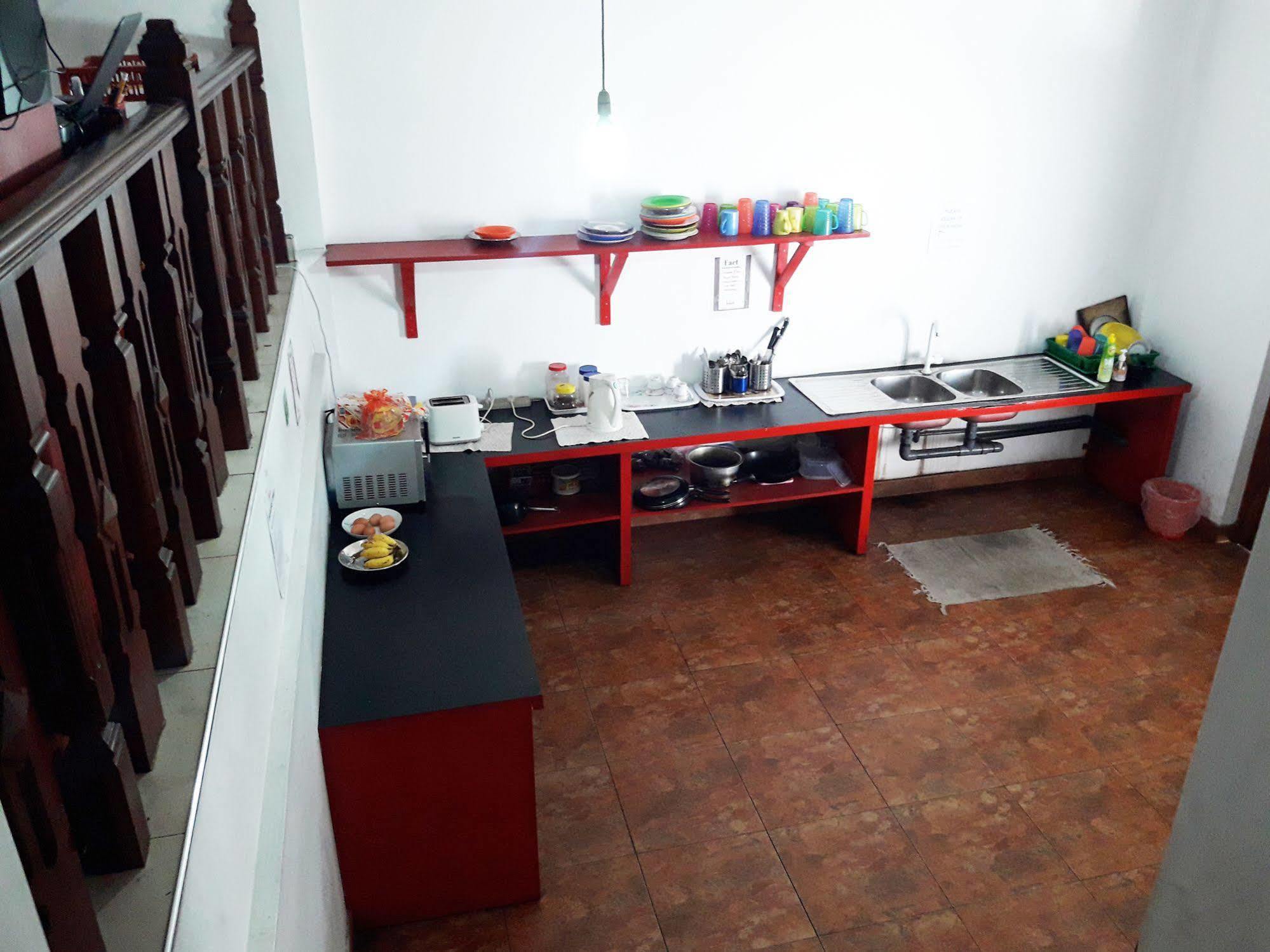 Kandy Walkers Hostel Tennekumbura Экстерьер фото