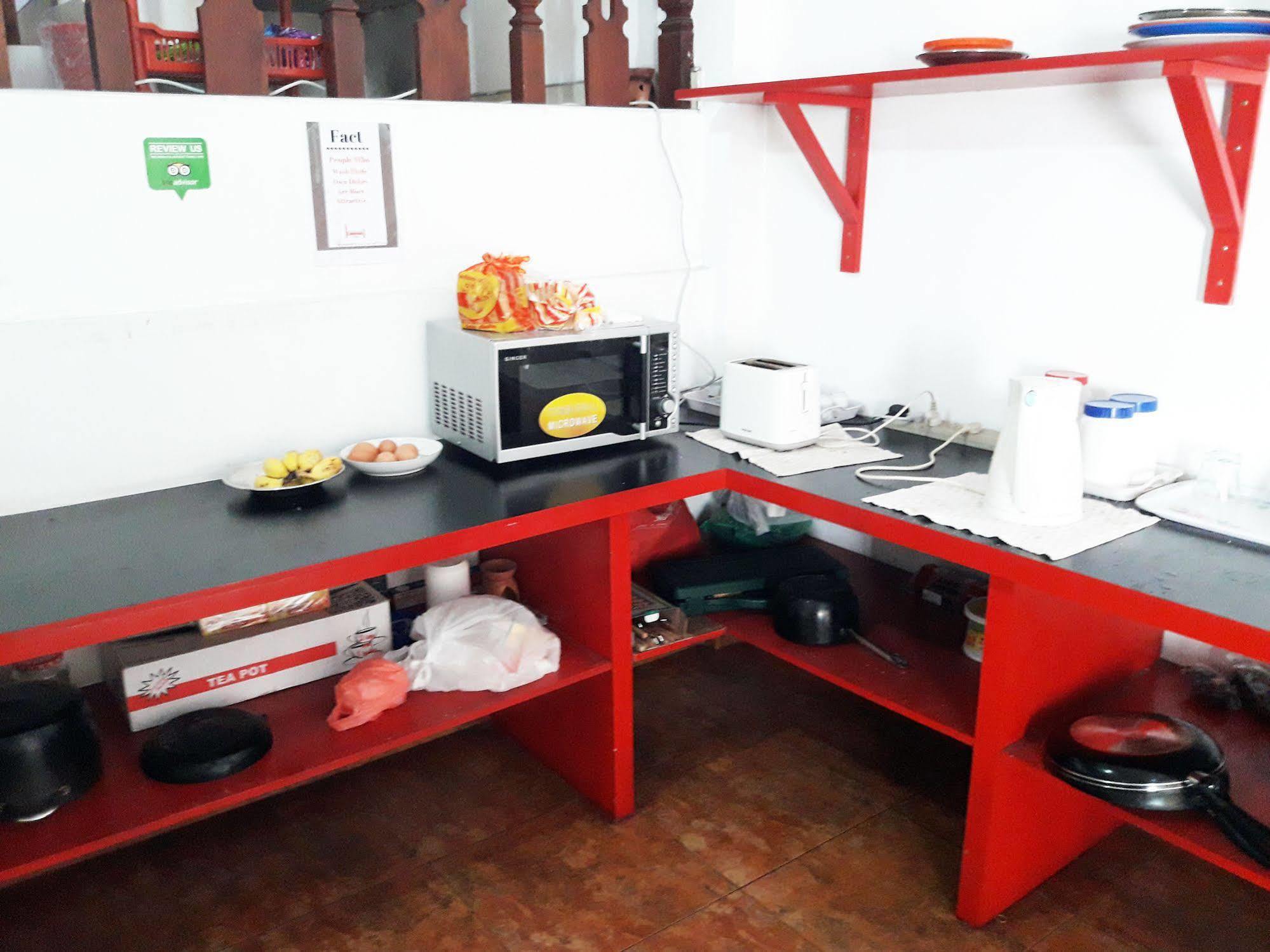 Kandy Walkers Hostel Tennekumbura Экстерьер фото